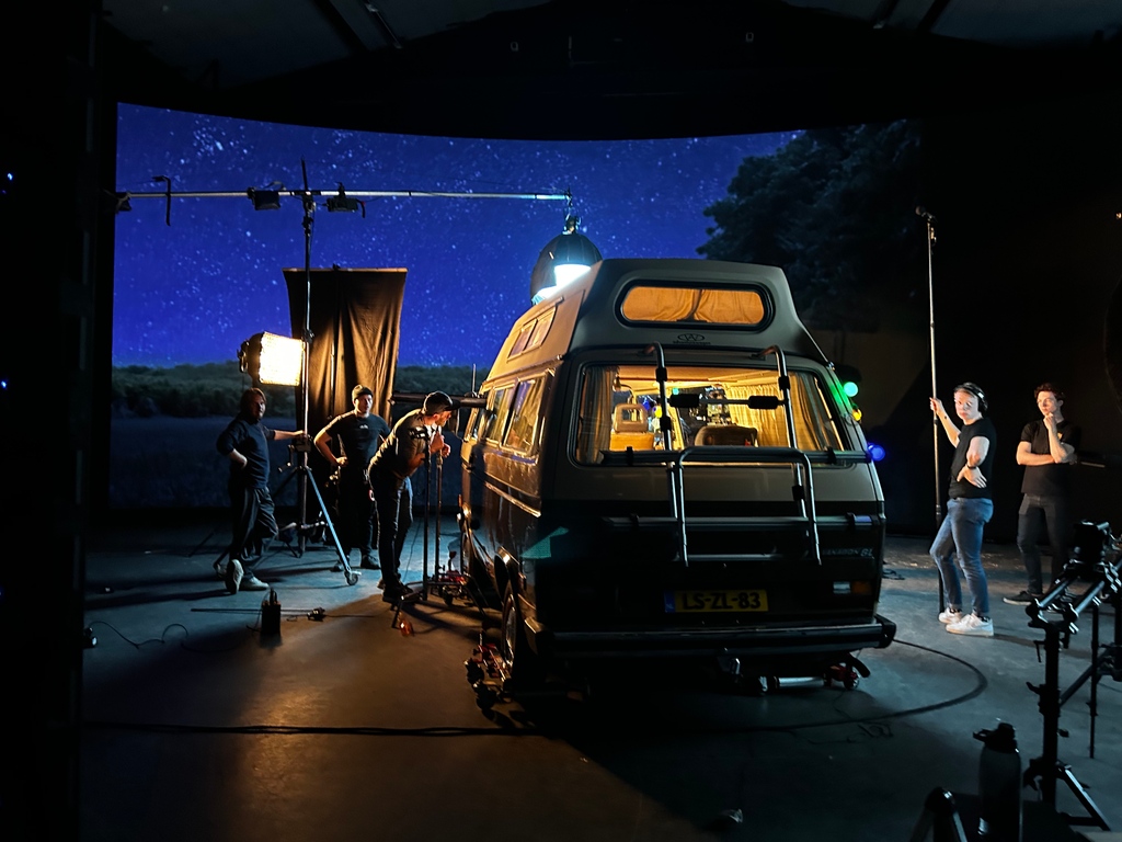ReadySet_AMS's tweet photo. A night shoot 'on the road' with total control and convenience. Car shoot with plates on ReadySet's LED wall for an upcoming feature film.
Stills by @goofdekoning
#virtualproduction #ledwall #vp #film #drivingscenes #directorofphotography #cameraman #setlife @shotonvenice https://t.co/ICeAYBXNnL