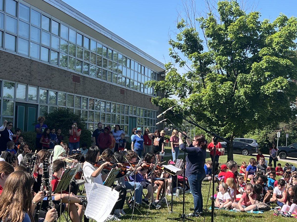 We began our recognition of Memorial Day on Friday with a moving ceremony. Thanks to Ms. Lathrop and Ms. Jackson. ⁦<a href="/RosemaryLathrop/">Rosemary Lathrop</a>⁩ ⁦<a href="/roneshamt/">@RoneshaT</a>⁩