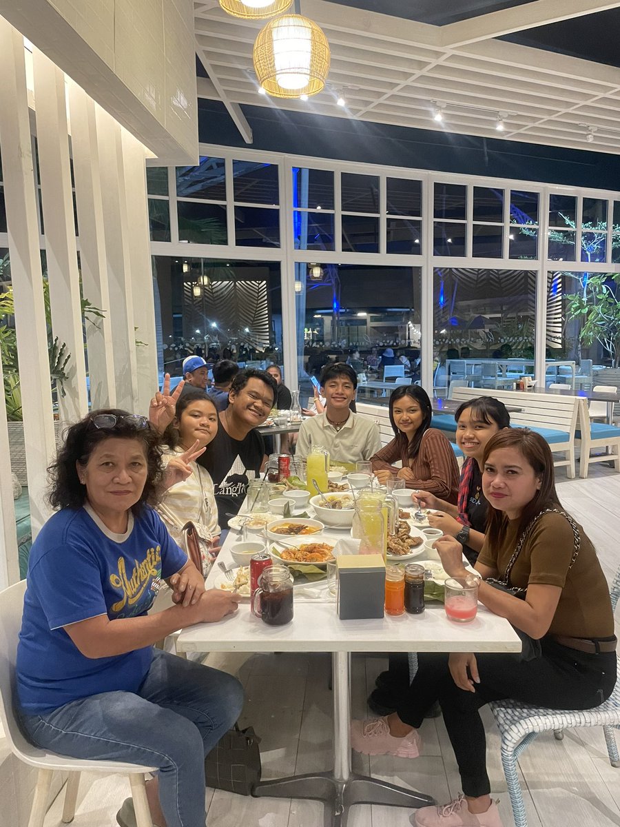norncubes's tweet photo. our fam<33 https://t.co/Uy3QbfF7qx