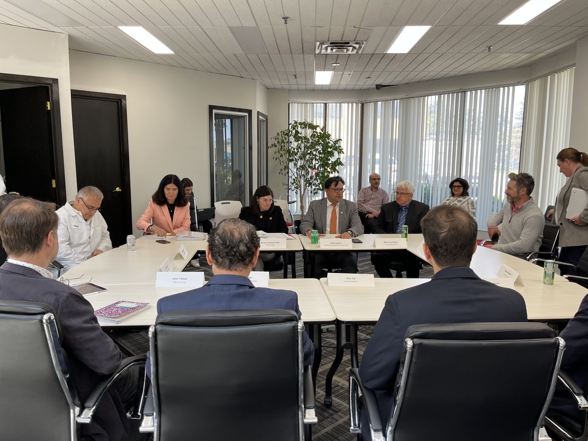 RoundTable meeting last week with Mayor West, Minister Tassi, MP Majid Jowhari, Saeid Mohmedi of MIS Electronics and #RichmondHill #techcompanies including Visual Defence & Cygnus Electronics discussing our tech ecosystem & funding more growth and innovation.

#RHInnovation
