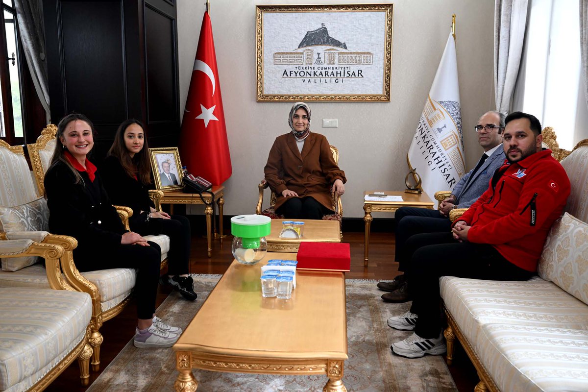 Afyonkarahisar Valisi Doç. Dr. <a href="/kubrayigitbasi/">Doç. Dr. Kübra Güran Yiğitbaşı</a> 2023 TEKNOFEST Havacılık, Uzay ve Teknoloji Festivali “İnsanlık Yararına Teknoloji Yarışması Sosyal İnovasyon” kategorisinde Türkiye birincisi olan AküBioTek Takımını makamında kabul etti.
<a href="/Karakas1969/">Mehmet Karakaş</a>
#AfyonKocatepeÜniversitesi