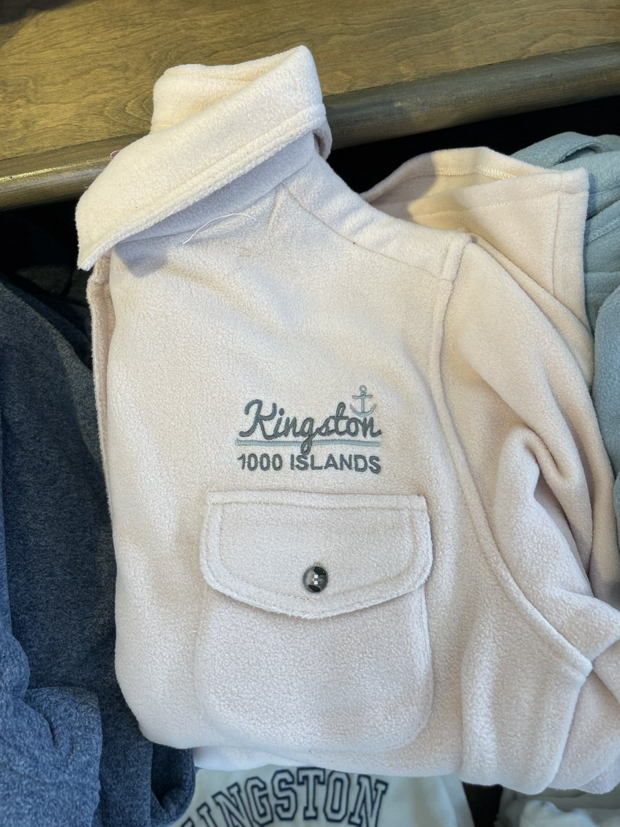 New #ygk #1000Islands sweaters! Colour blocking is back in style.

📍 248 Ontario St. Kingston