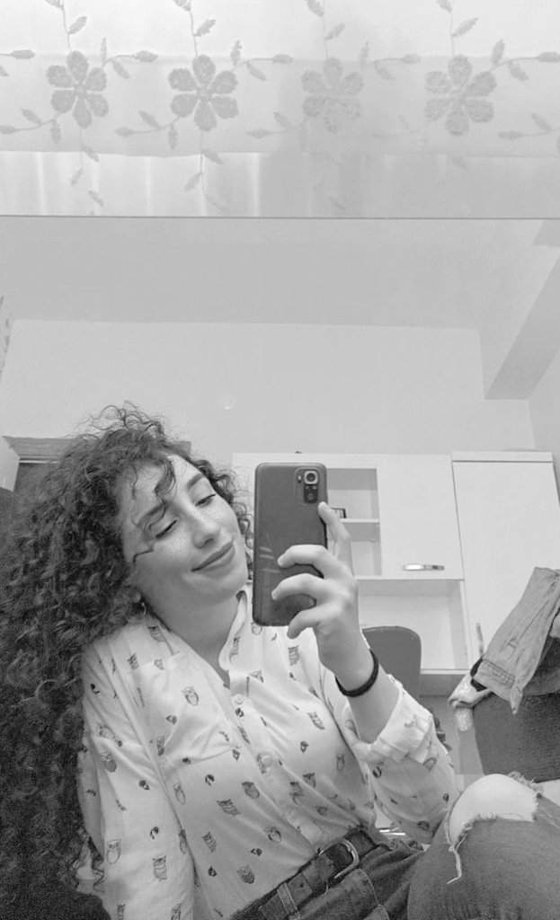 Gamzedurmazz11's tweet photo. Kıvırcık hanım misali 🌸
@aycicegi111 https://t.co/HHIKfxRV7U