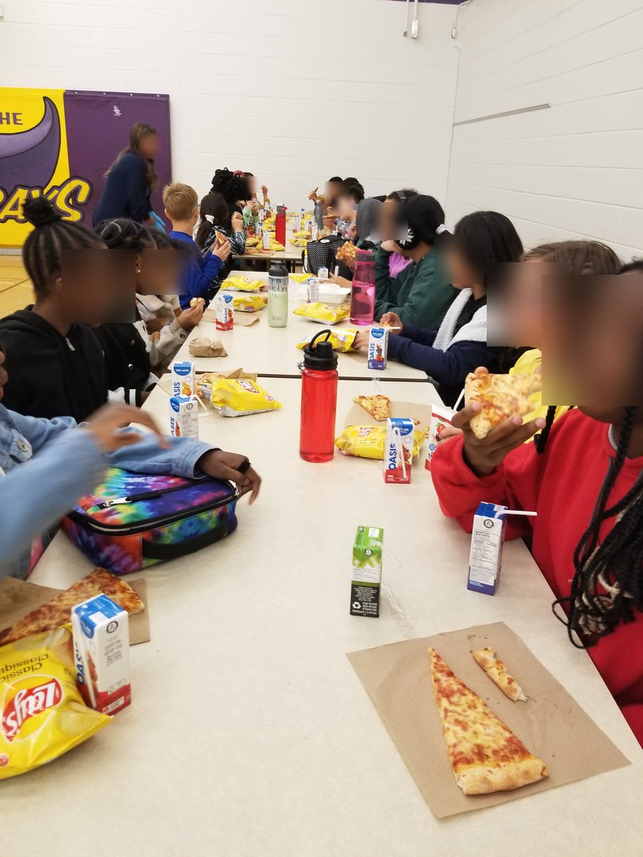 TDSB_RoywoodPS's tweet photo. The lunchroom and classrooms were buzzing with excitement over pizza lunch! All the students got pizza, chips and a drink! Yum! Yum! Yum!
#pizzalunch #sacstrong @PrincipalPegg #roywoodrocks #roywoodcommunity https://t.co/A4XBXsduSB