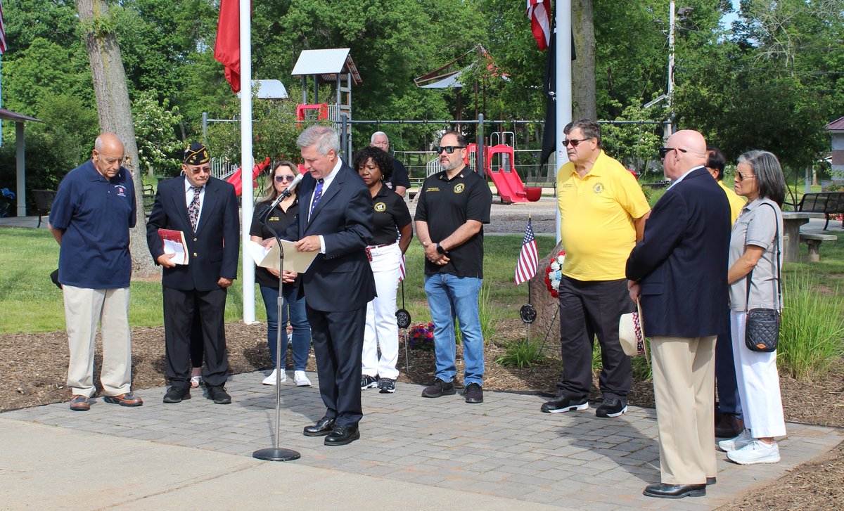 Mayor Brian C. Wahler was honored to give a #MemorialDay speech this morning alongside #AmericanLegion Post 261 officials, @D17Senator Bob Smith, @MiddlesexCntyNJ Comm. Chanelle Scott McCullum & Township councilmembers at the #Piscataway Veterans Memorial: facebook.com/photo/?fbid=58…