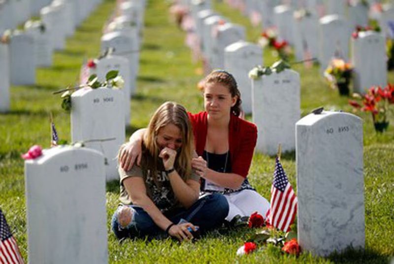 A reminder not to say “Happy Memorial Day”. Today is not a celebration. It’s a somber observance to remember and reflect on those brave men and women who gave the ultimate sacrifice 💔 Thank you 🇺🇸 
#fallenheroes #MemorialDay #fallenbutnotforgotten #goldstarfamilies