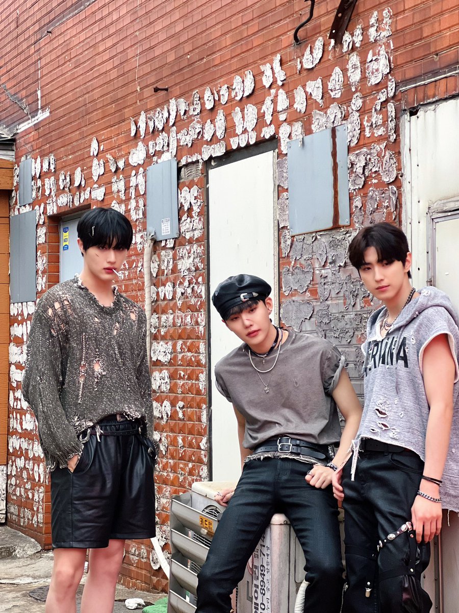CIX_twt's tweet photo. SMKM 많은 관심 부탁드립니다~😘🤍

#CIX #씨아이엑스 #현석 #윤현석 #서기 #막내 #FIX #픽스 #픽스내거 https://t.co/FROY5dGmmS