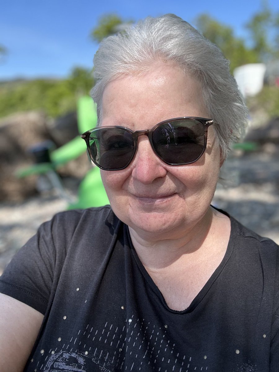 Janey Godley tweet media