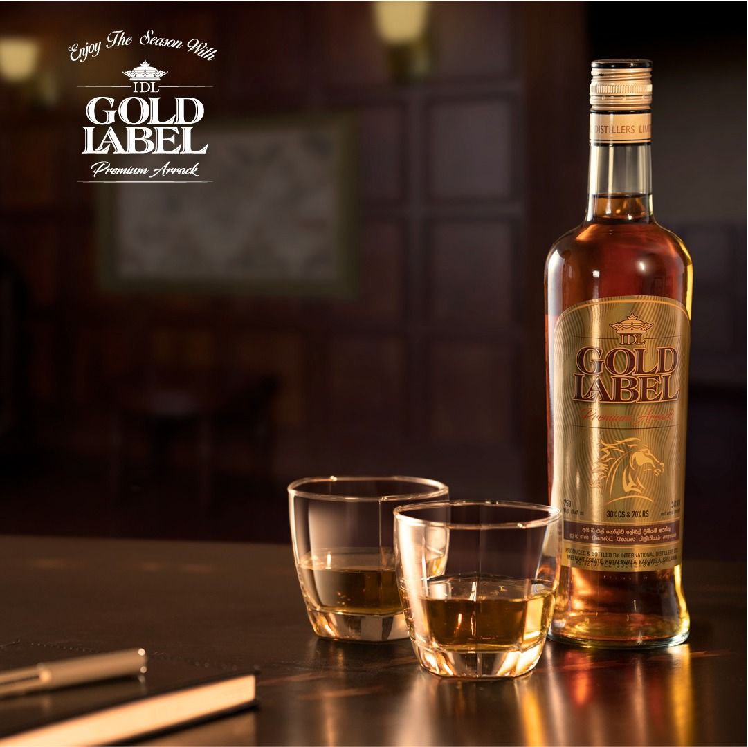 IDLLife's tweet photo. On this Monday evening, let the golden liquid flow and the worries melt away. Sit back, relax, and enjoy the magic of Gold Label Arrack.🌙

 #MondayVibes #GoldenLiquid #IdlLife https://t.co/LUqGW8lcV2