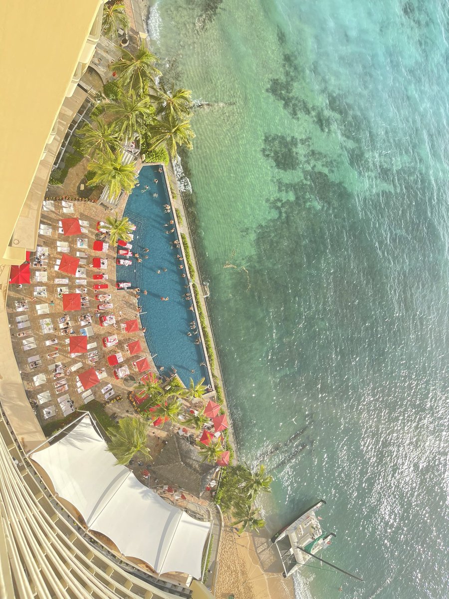 intheolivegrov1's tweet photo. It’s now “unofficially” summer so get out your bathing suits and show us your #Top4Pools for the #Top4Theme this week 
Share &amp; tag hosts @obligatraveler @intheolivegrov1 @wandersmiles @jollyhobos 
All from #Hawaii, our hotel Kaanapli, road to Hana, hotel Wailea, our hotel Waikiki https://t.co/cLjWJ4TQiE
