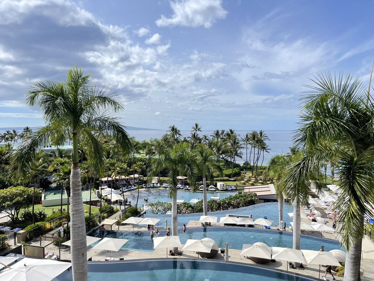 intheolivegrov1's tweet photo. It’s now “unofficially” summer so get out your bathing suits and show us your #Top4Pools for the #Top4Theme this week 
Share &amp; tag hosts @obligatraveler @intheolivegrov1 @wandersmiles @jollyhobos 
All from #Hawaii, our hotel Kaanapli, road to Hana, hotel Wailea, our hotel Waikiki https://t.co/cLjWJ4TQiE