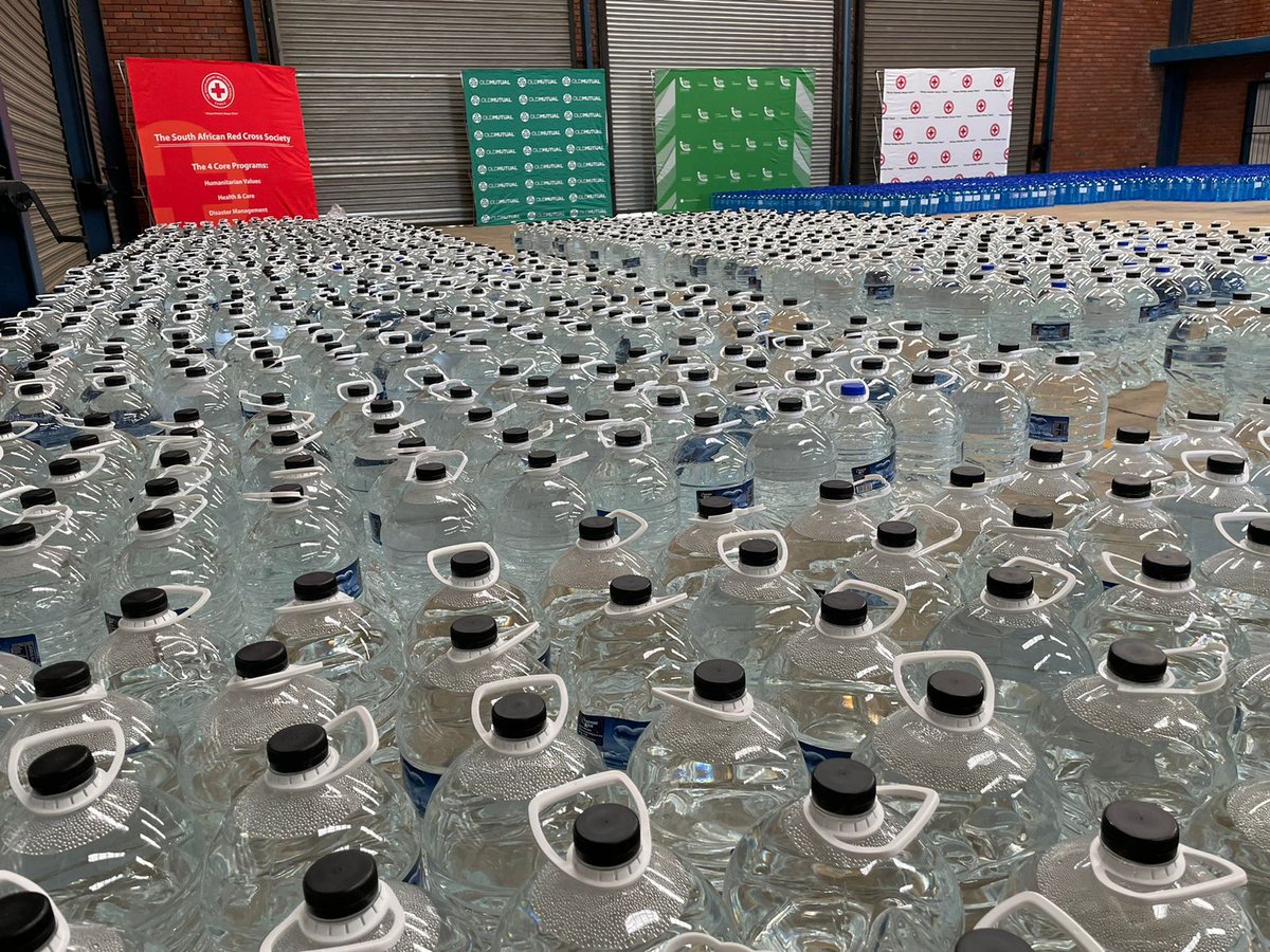 RedcrossSa's tweet image. The South African Red Cross in collaboration with @OldMutualSA delivered 10,000 litres of water, hygiene packs, and purification sachets to residents in Themba, Hammanskraal, @CityTshwane as part of relief efforts during this difficult time.