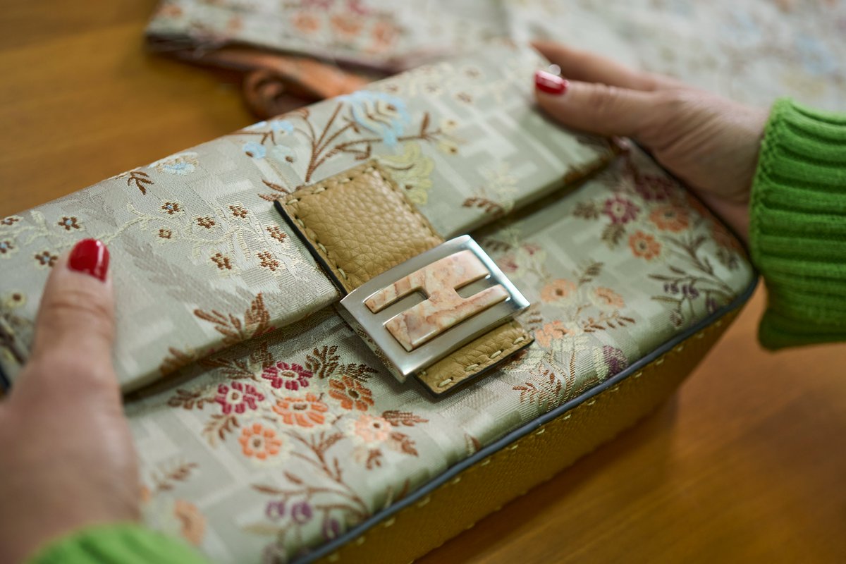 Fendi's tweet photo. Currently on display in Beijing as part of the #FendiHandInHand exhibition, the #FendiBaguette by Real Seta Italian Silk Fabrics in San Leucio, Campania. https://t.co/cIXHjjPVrW