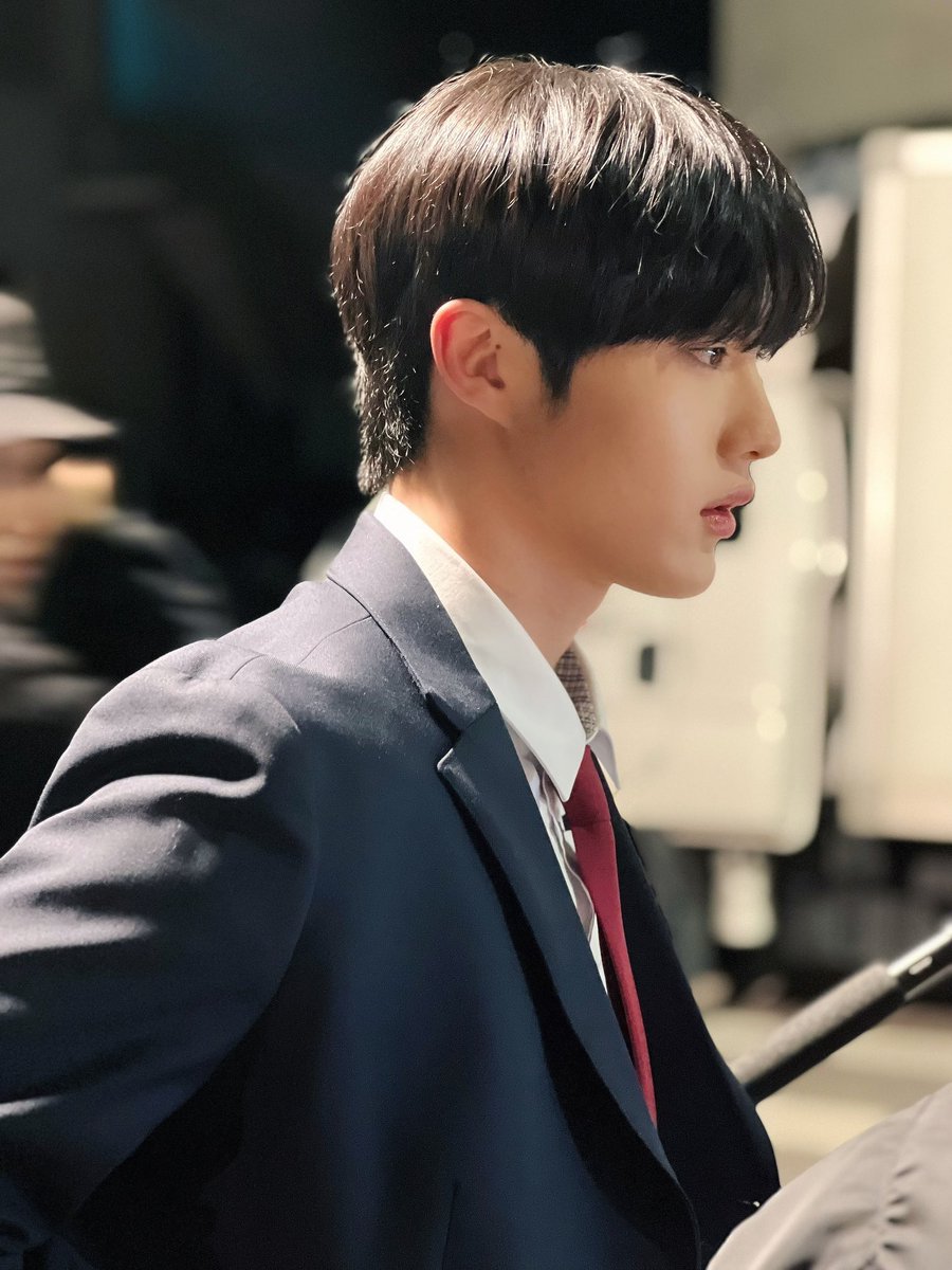 교복입은
잘생긴 
남자