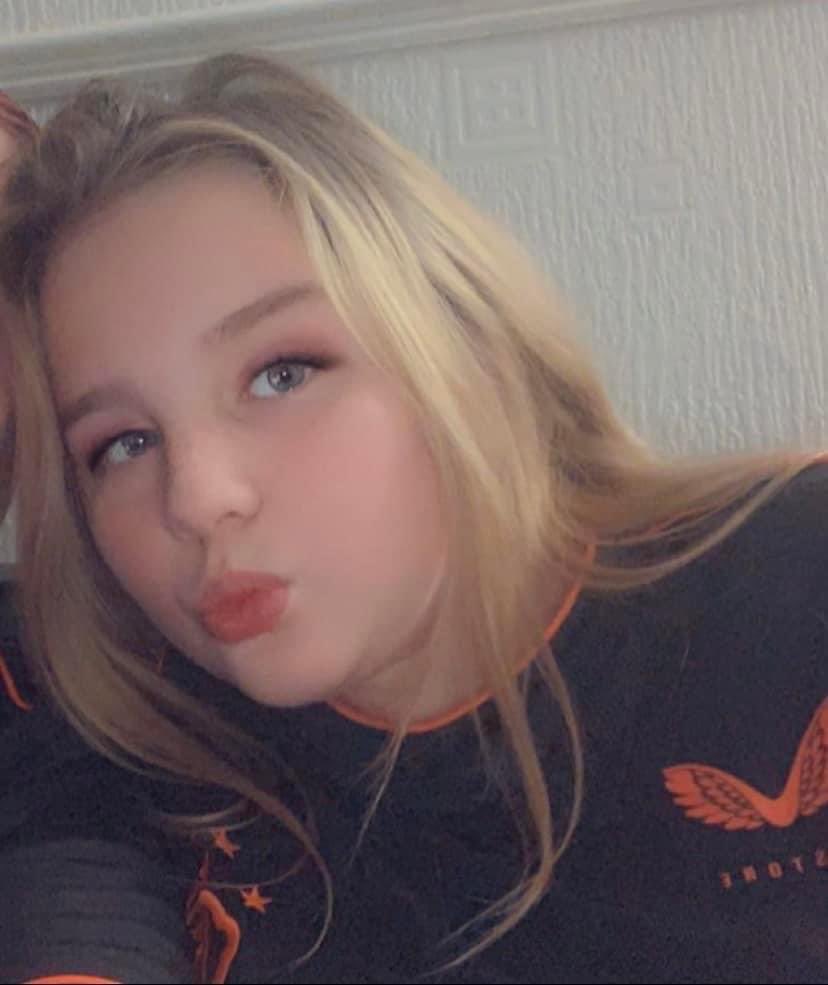 PureFunnyYT's tweet photo. Big Happy 15th birthday Jaymeleigh hallford, have a fantastic day  and have fun ❤️😊🎉 https://t.co/ixVGnjIYOt