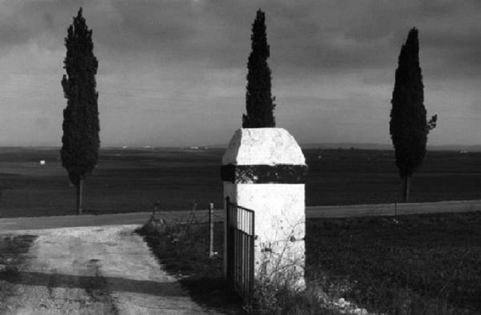 quando la natura pare si apparecchi a lutto e pur tuttavia né pioggia né temporali infuriano

Rocco Scotellaro

Basilicata
Mario Cresci