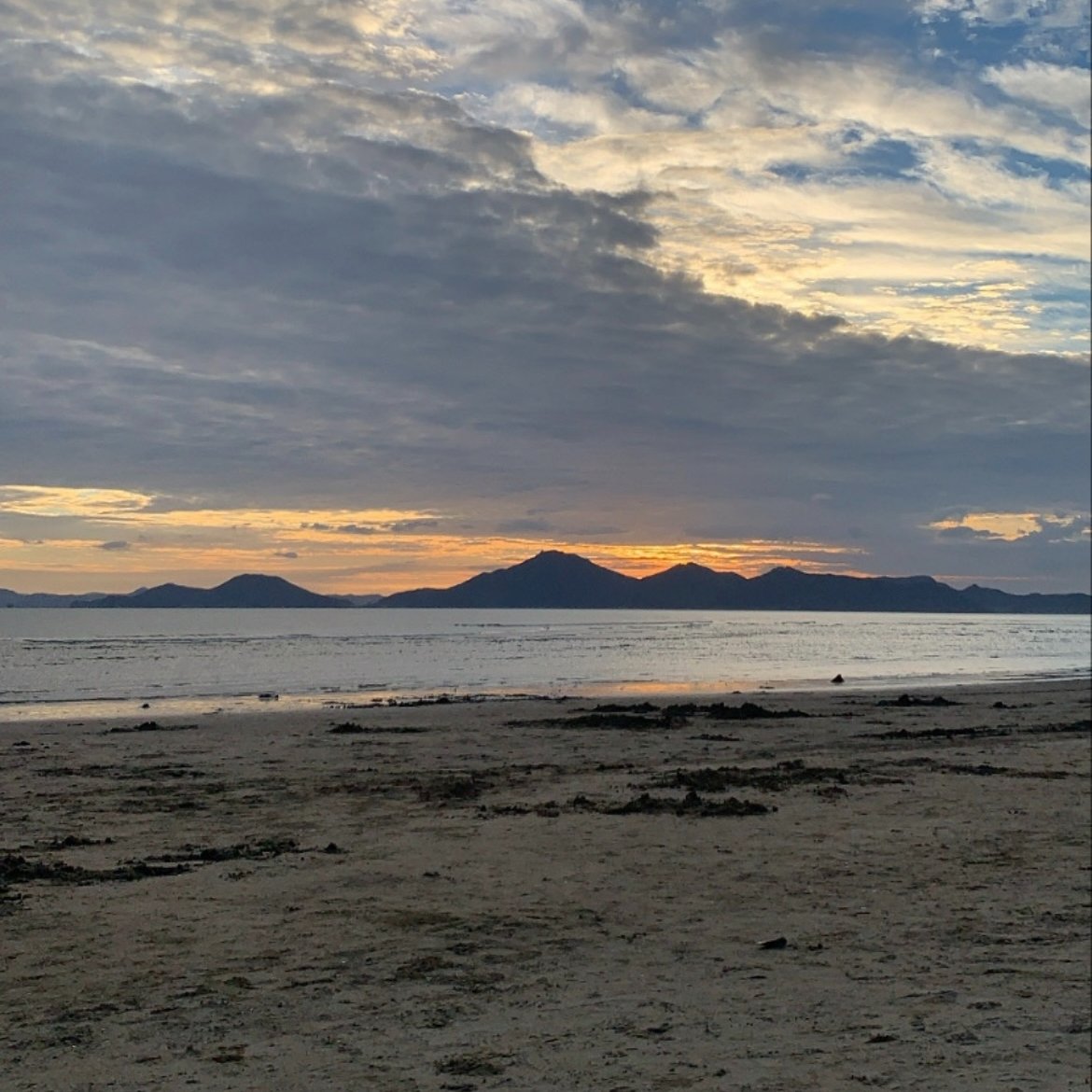 namminji165689's tweet photo. #GBTWriting #2023TreasureHunt 9️⃣
These are all pictures of the sea I took myself in other regions such as Geoje, Yeosu, Namhae, and Busan. Each region's sea has its own color and evokes a fantastic feeling in me. Speaking of my favorite nature, I can say "the sea!" What is yours? https://t.co/5OwYObPHEQ