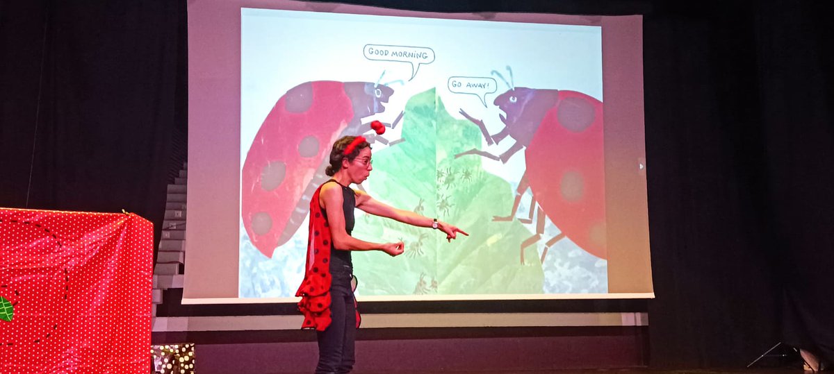 La compañía de teatro en inglés <a href="/horadelcuento/">La Hora del Cuento</a> visita nuestro centro para realizar actividades variadas con todo el alumnado. Estupendo su trabajo. 

Gracias a <a href="/TaniaSnchzMrtn/">Tania Sanchez</a> y al <a href="/AytoCubas/">Cubas de la Sagra</a> por su implicación.