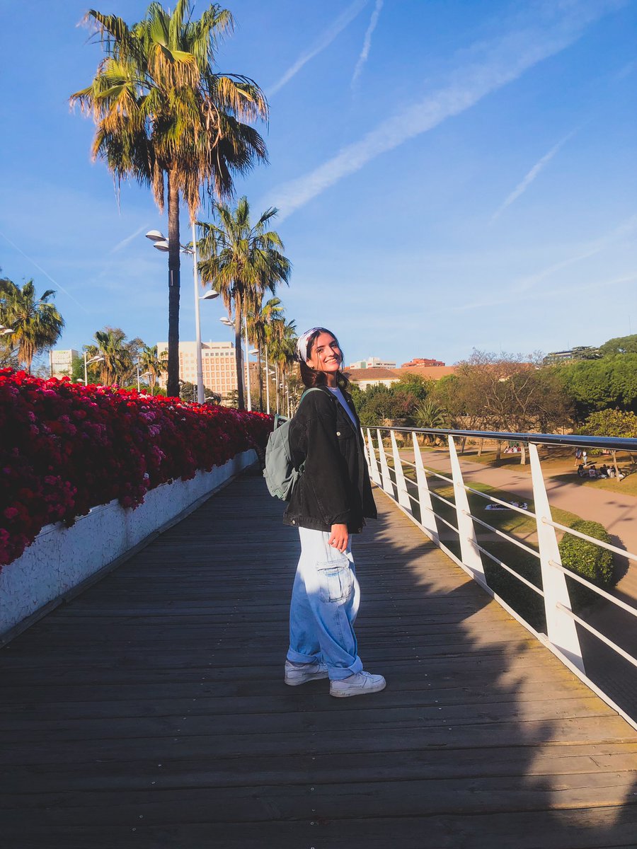 Larabelen11's tweet photo. Buen día desde Valencia loquitoosss! Cuando se vienen ? #nadiedicenada @nadiedicenada_ https://t.co/YxMAC2GYnz