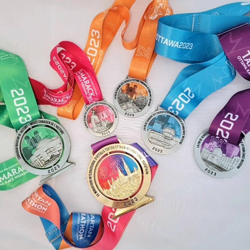 OttawaRaceWknd's tweet photo. C'est #MedalMonday! N'oubliez pas de partagez vos photos des médailles de la Fin de semaine des courses d'Ottawa Tamarack 2023. Nous aimons les voir! Trouver tous les résultats de l'événement sur le site de Sportstats: https://t.co/QIJl8CRpNt https://t.co/whJHSaTxcV