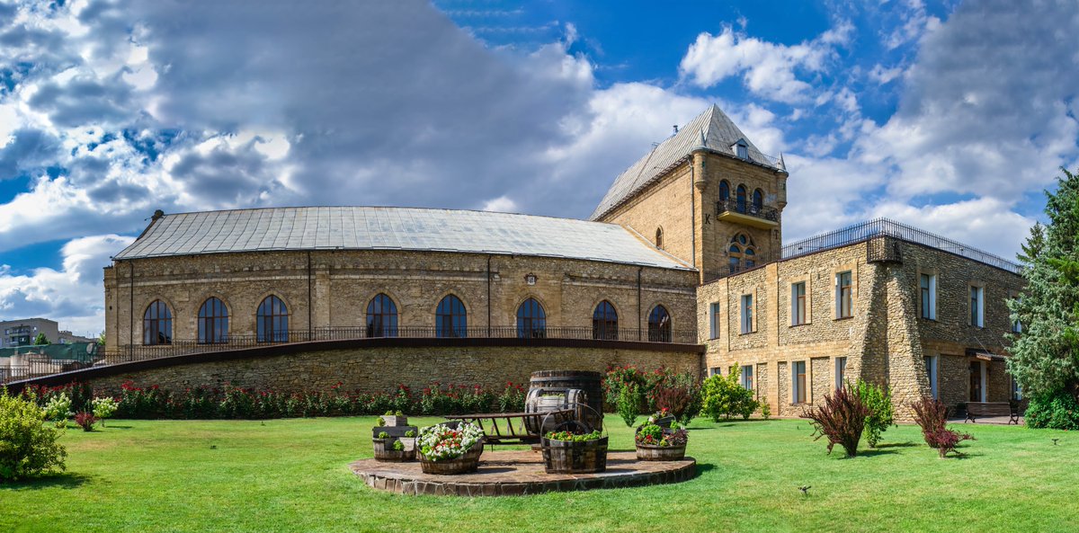 sumlenny's tweet photo. This was one of the best Ukraine's wineries. The Russians have devastated it. We have a bottle of 2017 Pinot Noir, and ask you to donate for #LiberationDrones. Each €20 donation - one chance for this unique wine. Your money will buy night vision drones!
https://t.co/V8knNe18CB https://t.co/rqxznuT65g