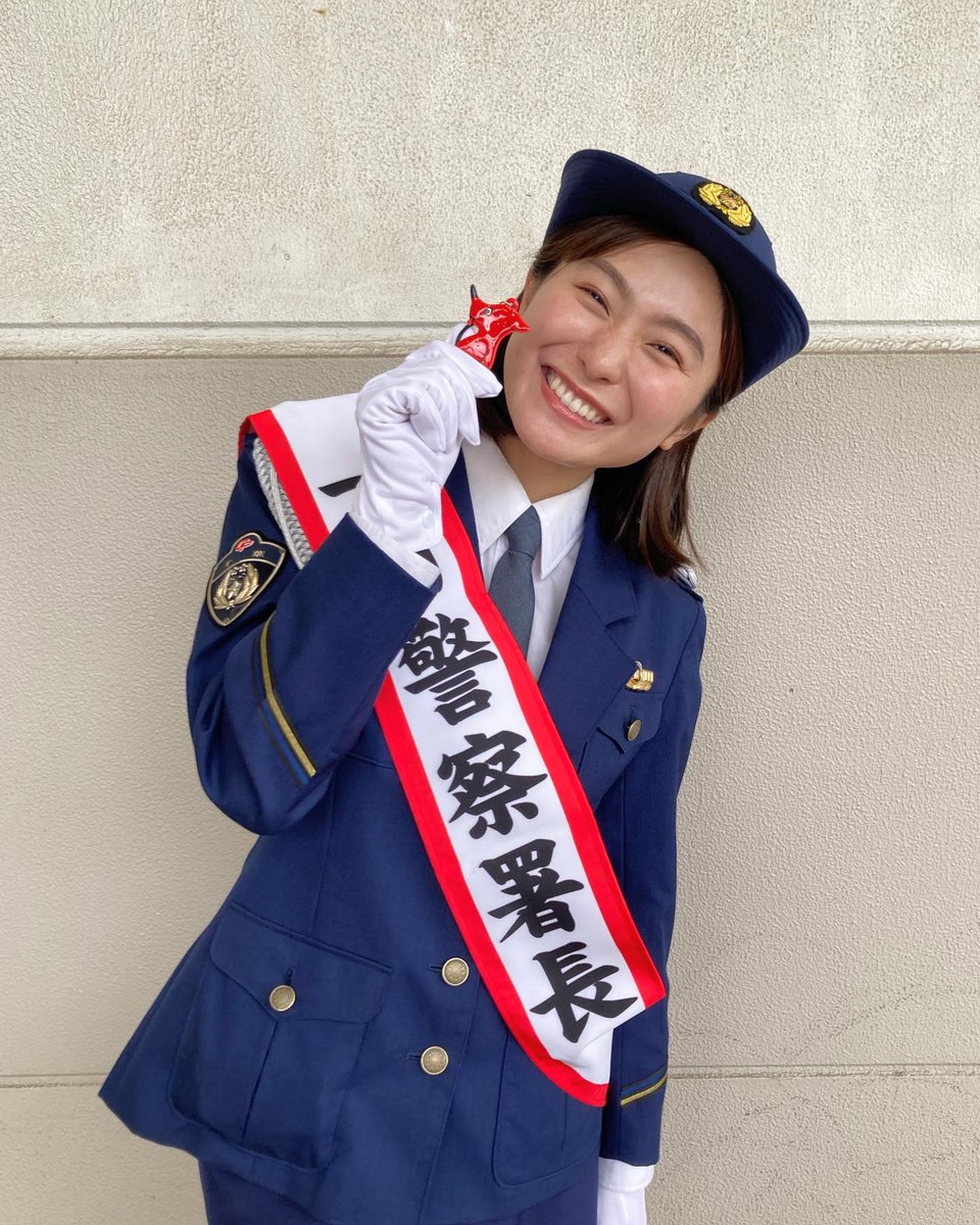 mjc2020_01's tweet photo. こんばんは！♡

先日の春の全国交通安全運動キャンペーンにて、1日警察署長を務めました！👮🏻

トークショーの内容をインスタグラムに記したので、ぜひ見てください໒꒱

ご来場くださった皆さま、ありがとうございました💐

#千葉西警察署 #広報大使 #1日警察署長 

https://t.co/xEQDyB4zX1 https://t.co/ZFQdZgOwwe