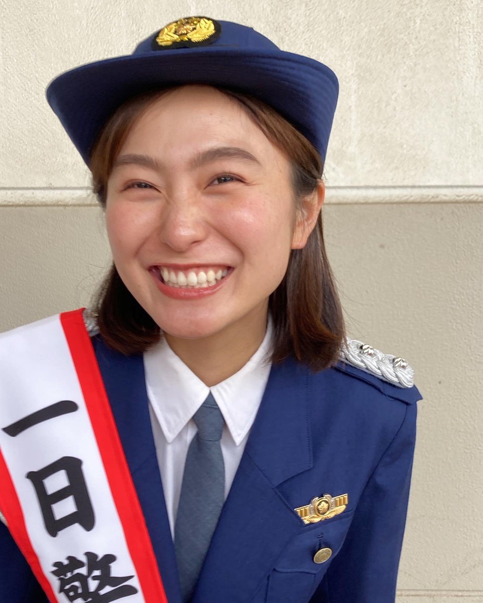 mjc2020_01's tweet photo. こんばんは！♡

先日の春の全国交通安全運動キャンペーンにて、1日警察署長を務めました！👮🏻

トークショーの内容をインスタグラムに記したので、ぜひ見てください໒꒱

ご来場くださった皆さま、ありがとうございました💐

#千葉西警察署 #広報大使 #1日警察署長 

https://t.co/xEQDyB4zX1 https://t.co/ZFQdZgOwwe