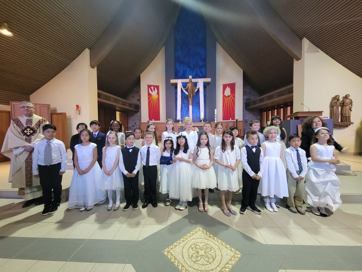 Congratulations👏 to our Grade 2 students who received the sacrament of 1st Holy Communion on Sunday! May the Lord bless you each and every day! 🙏 ✝️