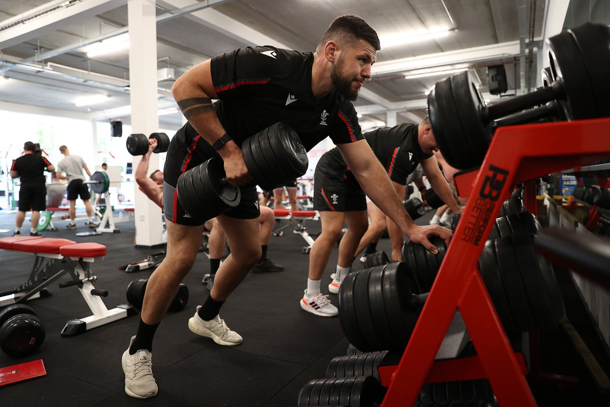 WelshRugbyUnion's tweet image. 💪💪💪

#WelshRugby | #AllezLesRouges