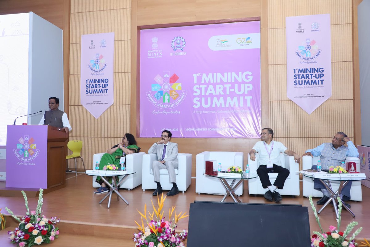 With a positive note and lot of promises the 1st Mining Start-up Summit culminated to an end. Union Minister of State Shri @raosahebdanve delivered the summing up note.  
#ExploreOpportunities @PMOIndia @JoshiPralhad @startupindia