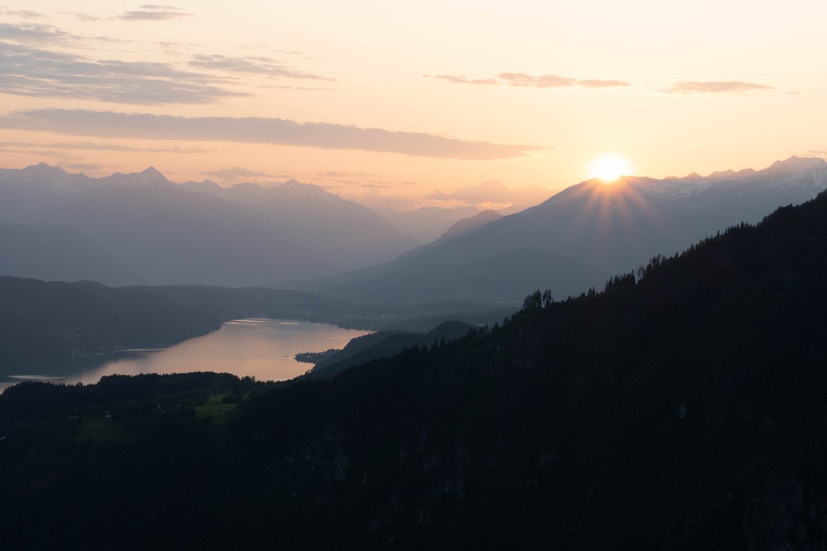 Vier Tage war ich auf dem #ViaParadiso #weitwandern. 
Bei diesem Anblick auf den #MillstätterSee wurde mir klar, warum der Weg so heißt 🙏🌅. Der Name ist Programm.