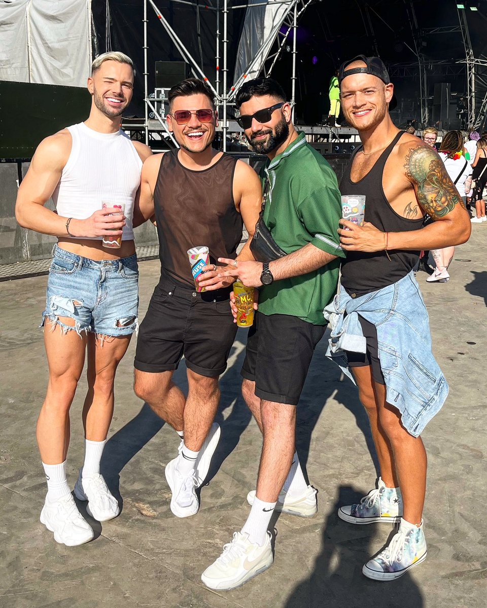 davidbird92's tweet photo. Pride23 🌈 
Another amazing weekend with these huns❤️

#BirminghamPride https://t.co/ypRerUPueR