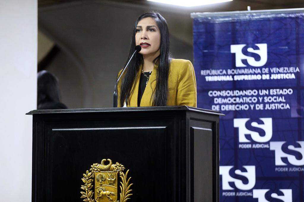 GladysTSJ's tweet photo. Presidenta del TSJ reconoce la ardua y fundamental labor de las y los trabajadores tribunalicios https://t.co/Mnb6RcipYB

#29May
#TSJAvanza https://t.co/JXqtW0yVso