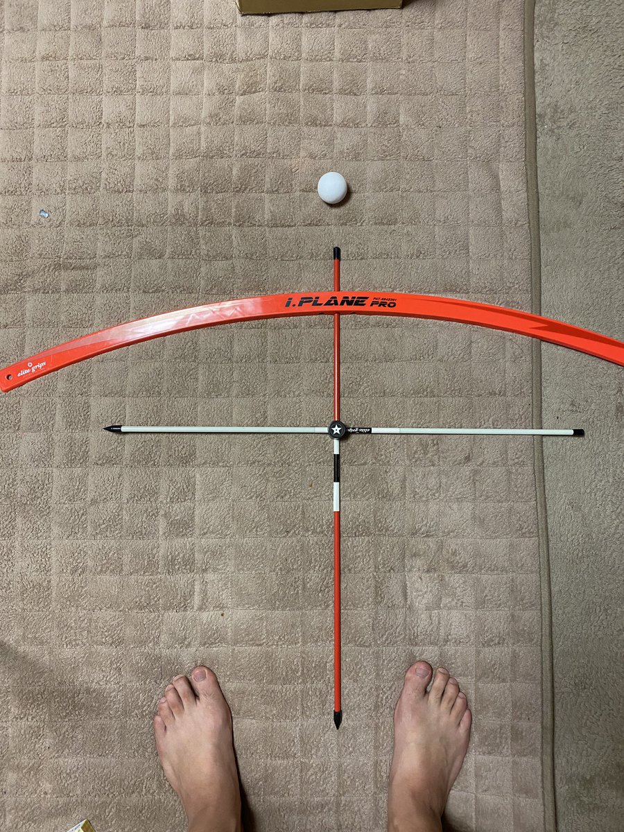 shozo_golf's tweet photo. 平日の夜はこれでアプローチ練習⛳️
上で寝てる奥さんにコンコンうるさいと怒られました、、、
次は音が出ない練習機器を買わねば!
#ゴルフ #iplane #練習機器 #ついつい買っちゃう https://t.co/5lq74BLVYS