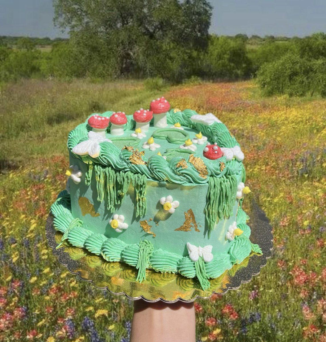 Loved making this vegan fairy core cake 🥰🧚‍♀️