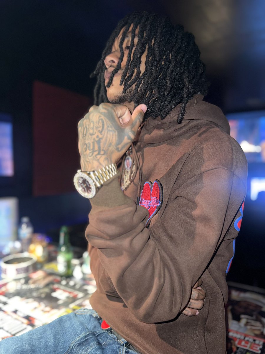 sleazymula's tweet photo. Feat. Pat Moeee the CEO 😈 https://t.co/9TxJiinD8K