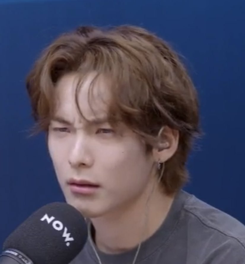 Brasil_ACE7's tweet photo. O Jun ainda não sabe que o VLive acabou... a tristeza que vai ser ele se arrumar para abrir uma live e ver que perdeu seu aplicativo favorito. https://t.co/l3tVxtWF6d