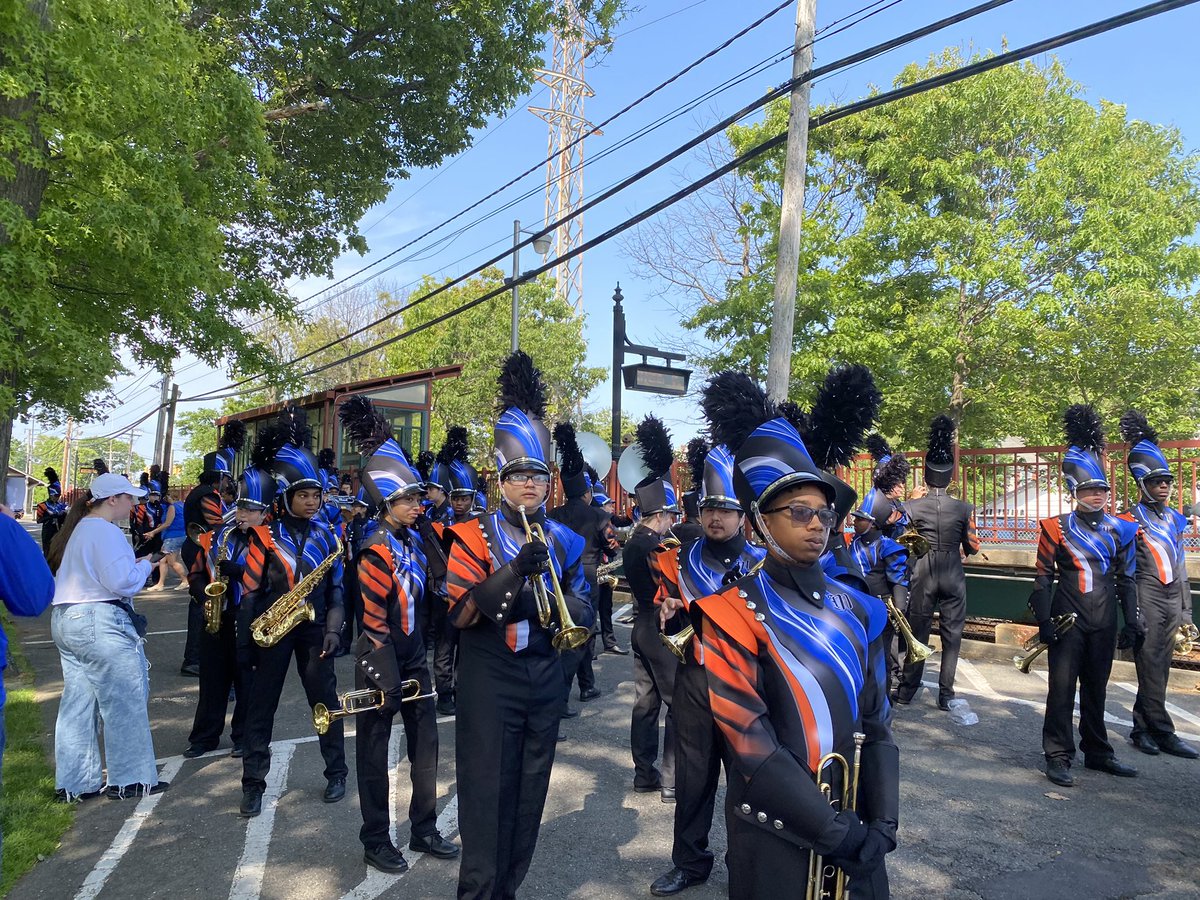 supt4kids's tweet photo. The pride is ready to roll . Our @HTHMiddleSchool band is also here for @MalverneUFSD to wow the village #Unstoppable https://t.co/ePmtqLNjk9