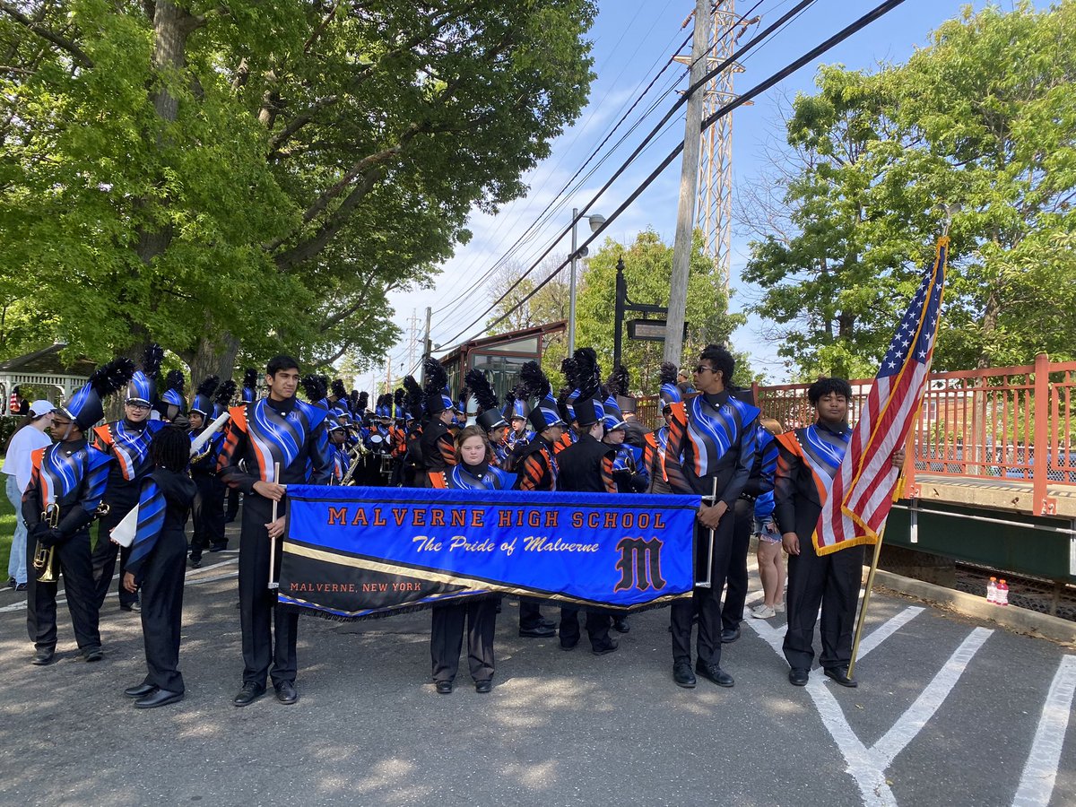 supt4kids's tweet photo. The pride is ready to roll . Our @HTHMiddleSchool band is also here for @MalverneUFSD to wow the village #Unstoppable https://t.co/ePmtqLNjk9