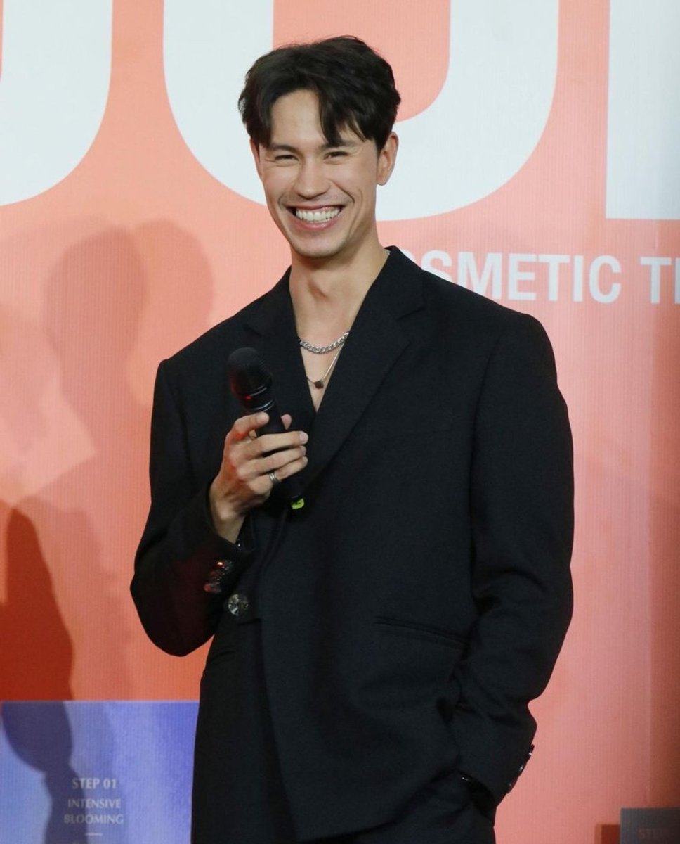 ArohaLoveJinjin's tweet image. Tomara que tamanho homi não me invente de fazer fanmeeting com dancinhas ou coisinhas bobas pelo amordi!!! Quero nem saber e nem ver!! O que os olhos não veem o tesão não sente. 😌