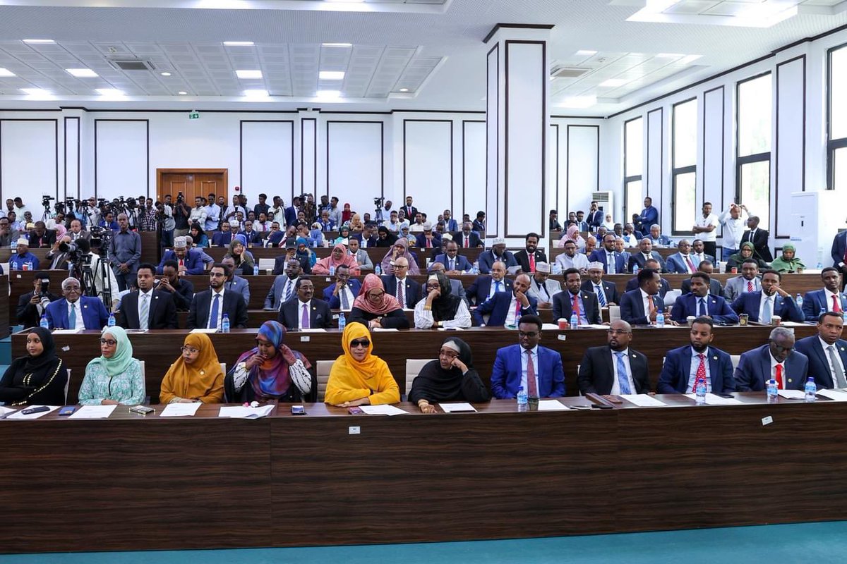 sntvnews1's tweet photo. A Parliamentary delegation from #Djibouti was guest of honour of the opening ceremony of third session of Federal Parliament, on Monday.
#Somalia https://t.co/kNUmqu75n8