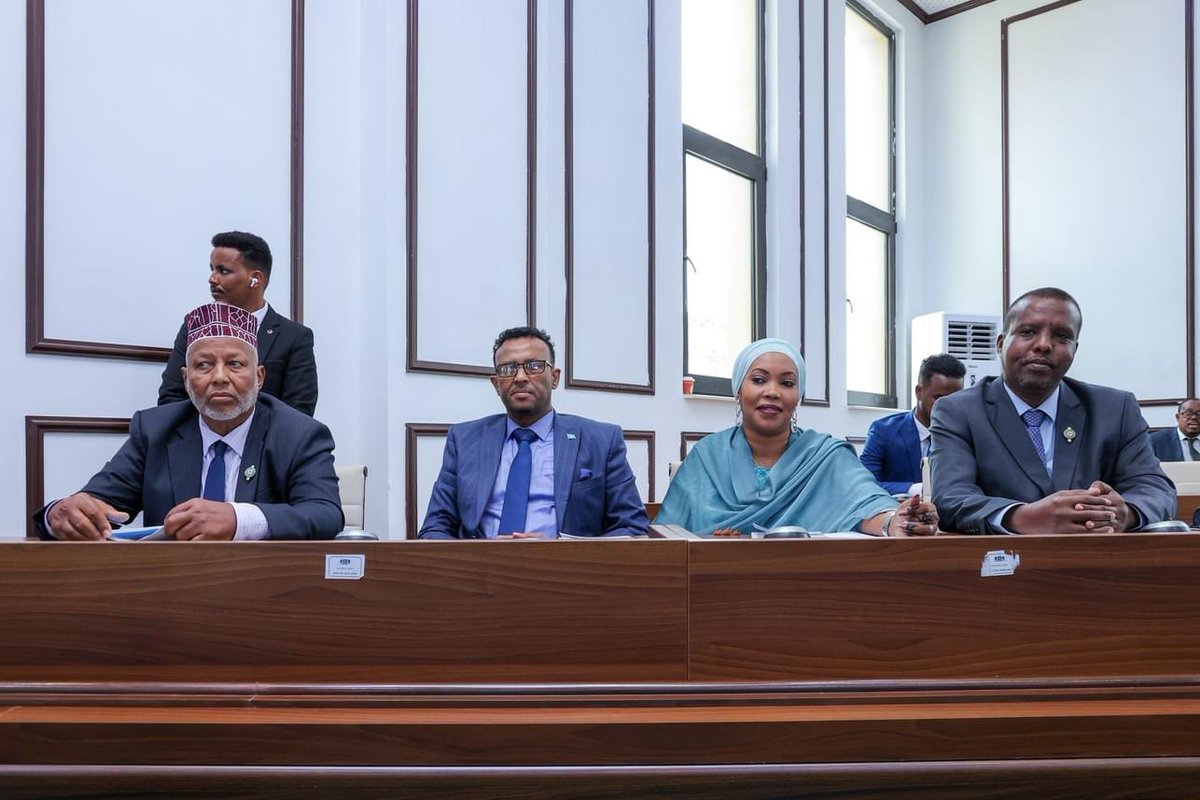 sntvnews1's tweet photo. A Parliamentary delegation from #Djibouti was guest of honour of the opening ceremony of third session of Federal Parliament, on Monday.
#Somalia https://t.co/kNUmqu75n8