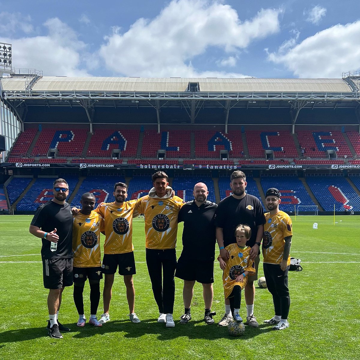 _georgeplank_'s tweet image. ❤️💙