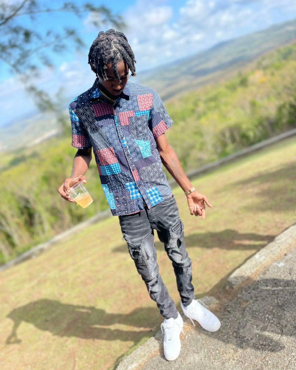 QuonRebel's tweet photo. If you like my picture give me hit up man https://t.co/uDlETtAsgA