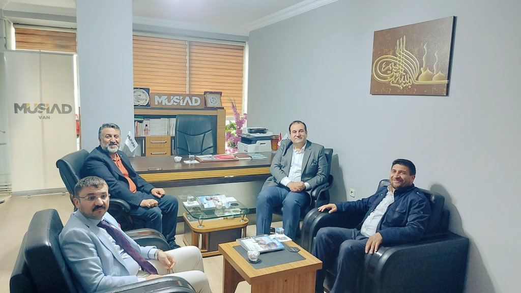 KOSGEB Van İl Müdürü Sn.@BilalEmreYoruk ve Sılehi Aşireti lideri Sn.Mehmet Alayı ATLI bey derneğimize ziyarette bulundular. Başkanımıza ve yeni Yönetim Kurulumuza hayırlı olsun dileklerinde bulundular.Teşekkür ederiz @MahmutAsmali  @ErtugrulBalibay @MUSIAD @Kosgeb @silehiasireti