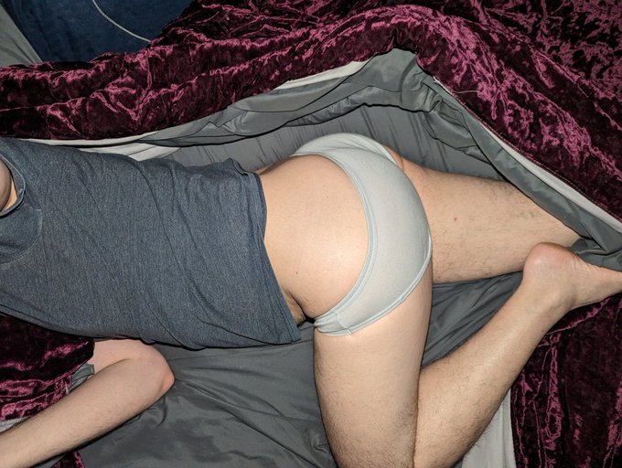 Is a warm day for sleep, I might have to sleep with no covers on today https://t.co/wz78W77mHa