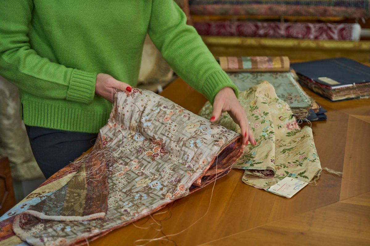 Fendi's tweet photo. Discover the making of the #FendiBaguette by Real Seta Italian Silk Fabrics in San Leucio, Campania, chosen personally by Silvia Venturini Fendi for #FendiHandInHand - https://t.co/4CJYTSFeBx https://t.co/zyh2ZGJVqb