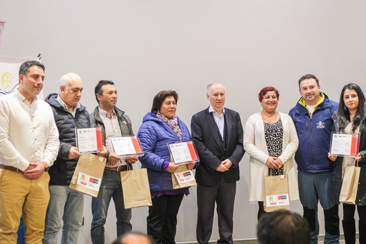 muniteodoro's tweet photo. Ceremonia de certificación del proceso de capacitación en el marco del programa "REACTIVACIÓN MIPYMES ZONA DE REZAGO COSTA ARAUCANÍA" financiado por el Gobierno Regional, y desarrollado por la Universidad Autónoma de Chile. https://t.co/022klLWjzu