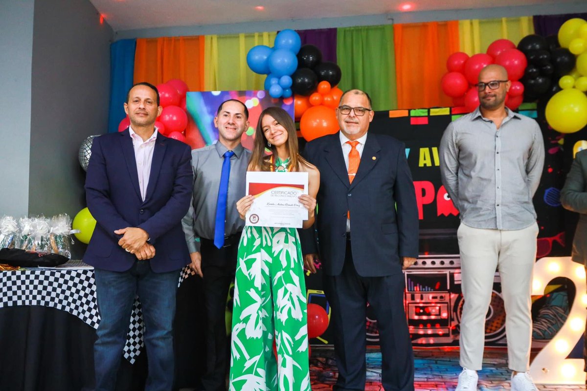Gracias a la clase de 8vo de grado del Liceo Aguadillano, Inc por invitarme a su graduación. Reconocimos a todos los graduandos, a los estudiantes del cuadro de honor y maestros destacados. Aguadilla cuenta con ustedes. Muchas felicidades y éxito en sus estudios venideros.