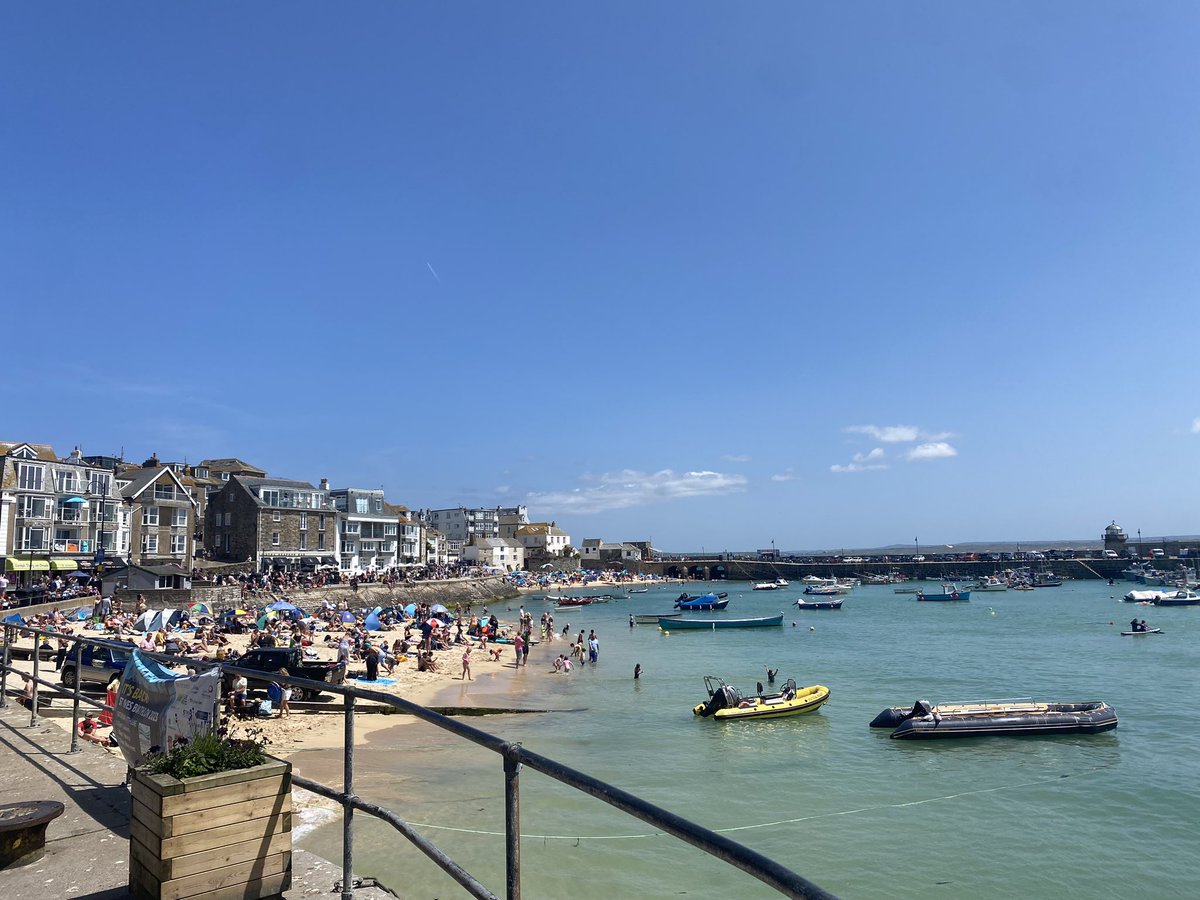 cornwall_ahps's tweet photo. The sea is a beautiful azure blue at st ives today!! #lifeincornwall #alltheblues #azuresea https://t.co/8YDvHcAS7h